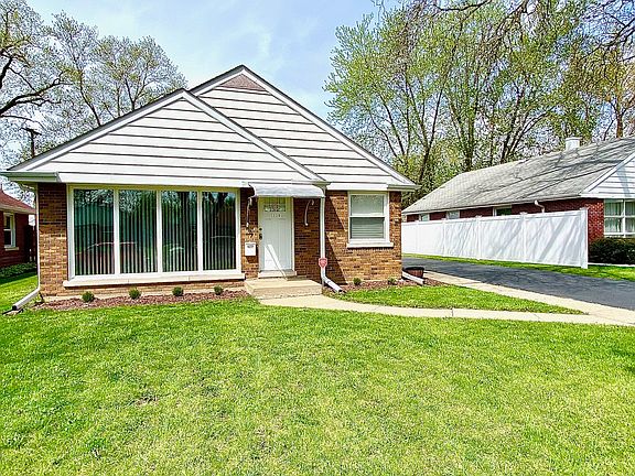 2nd image of 1136 Suffolk Ave
