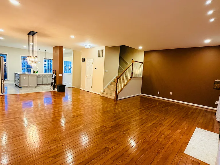 Living to Dining to Kitchen