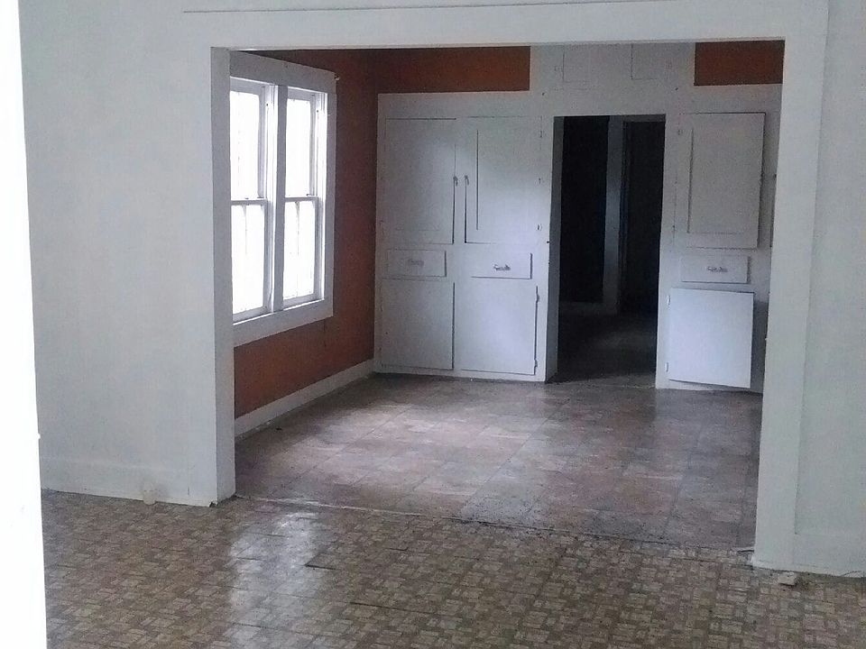 2nd image of 718 N Shattuck St