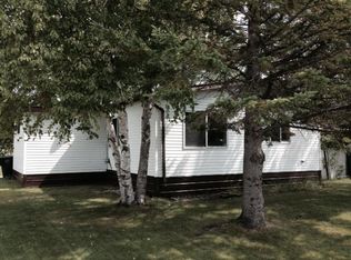 466 Circle Dr W, Grand Forks, ND 58203