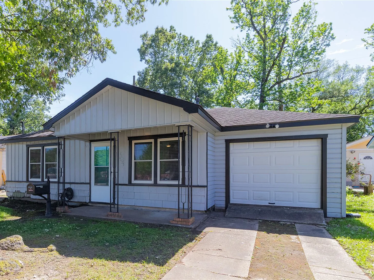 3 bed, 2.0 bath, 840 sqft, $1,200 — Photo 3