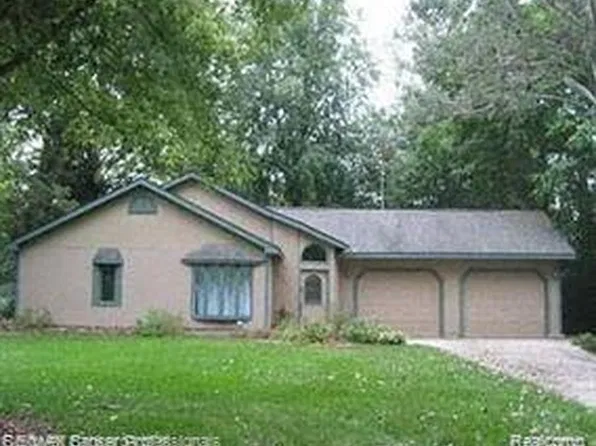 40993 Riggs Rd, Belleville, MI 48111