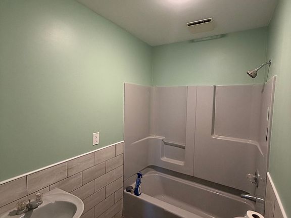 4th image of 2 Dogwood Ln #2
