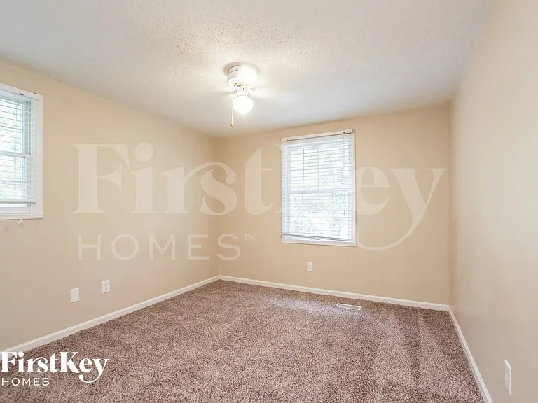 7225 Rollingridge Dr — Photo 12