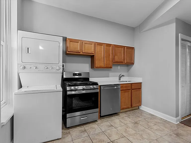 1133 N State St #4D — Photo 5