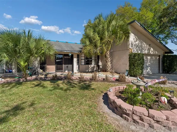 5059 Bernadette Dr, Zephyrhills, FL 33541