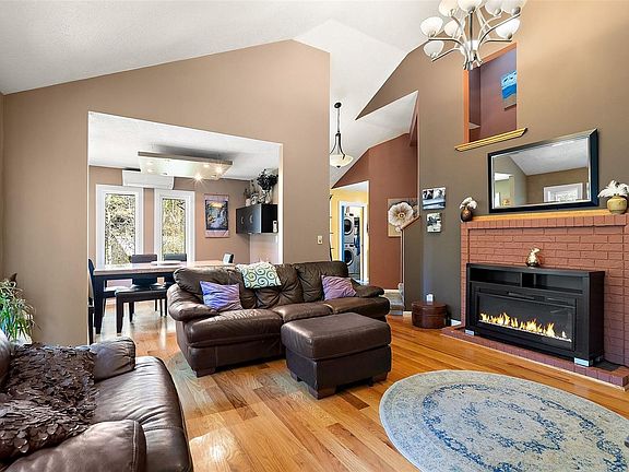 4th image of 1725 Millstream Rd