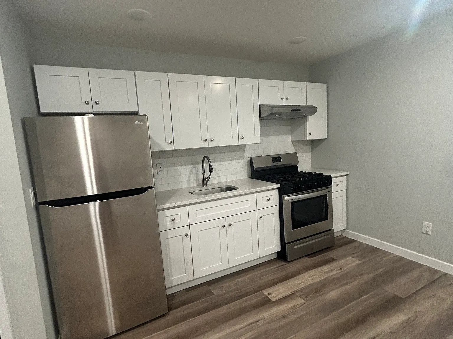 Studio, $1,472 — Photo 1
