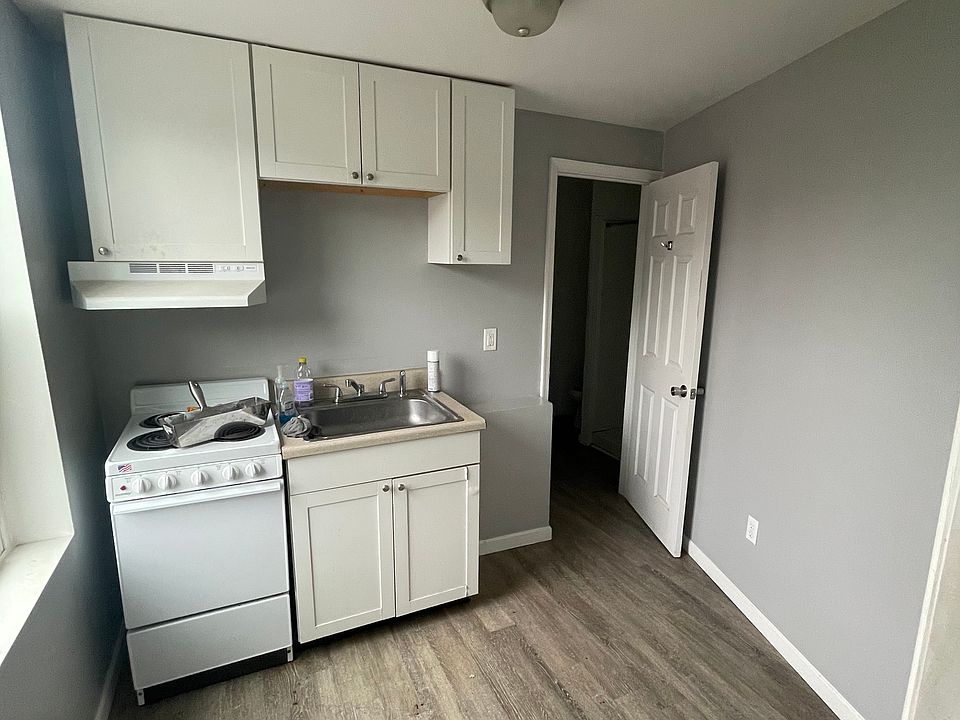 2nd image of 846 E High St #3