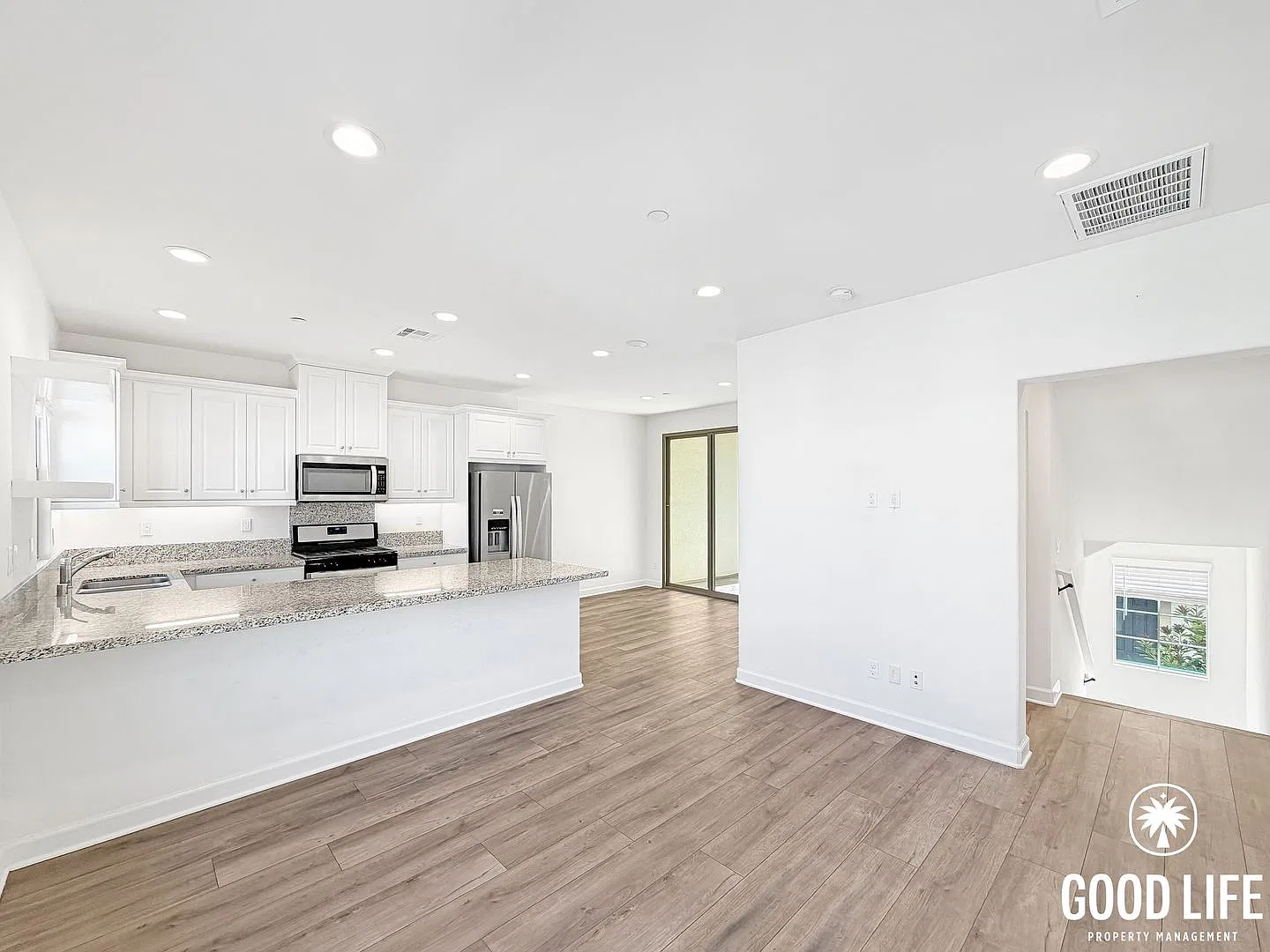 Sd: 2bd/2.5ba Townhome In San Marcos W/ Dual Ensuite Bedrooms, Covered Balcony & 2-Car Garage! — Photo 1