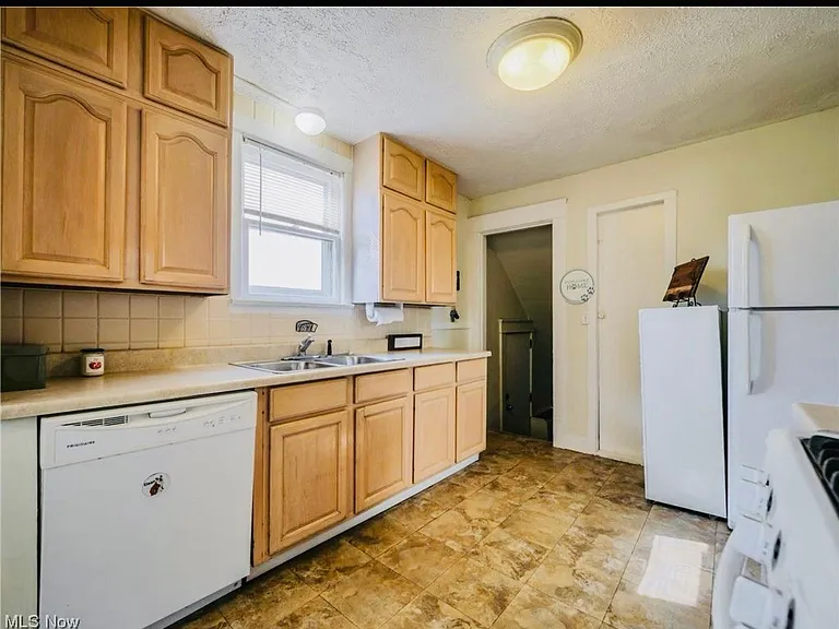 1347 Fry Ave — Photo 21