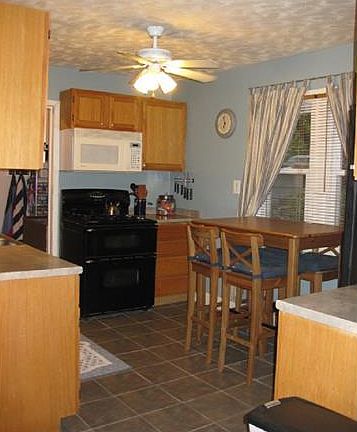 5th image of 20872 Belvidere Ave