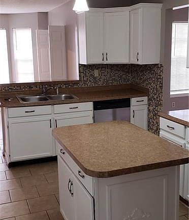 4th image of 883 Louisa Ln