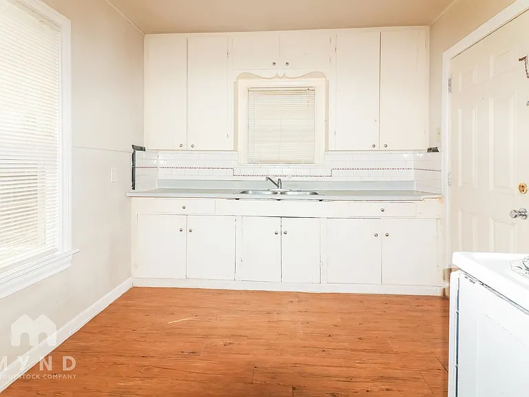 1322 Verbena St — Photo 9