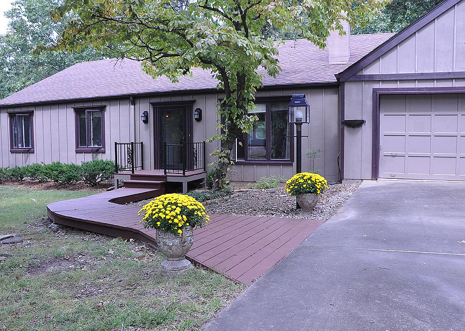 1st image of 2 Thorney Ln