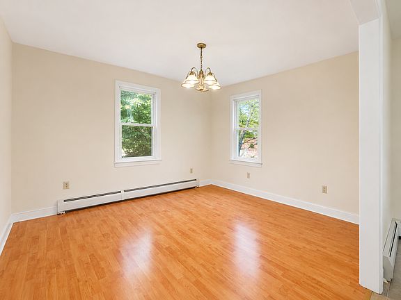 2nd image of 38 Warren Rd