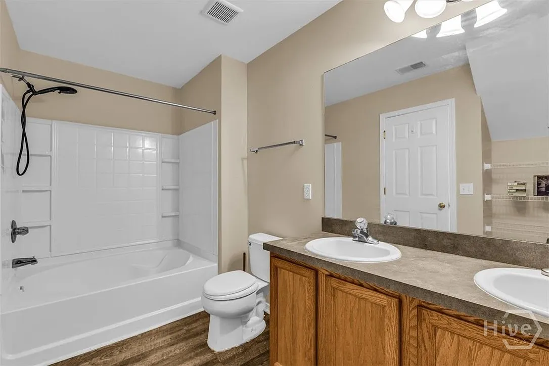 4 bed, 3.5 bath, 1736 sqft, $2,500 — Photo 3