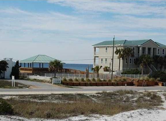 3rd image of 80 Beach Dr E