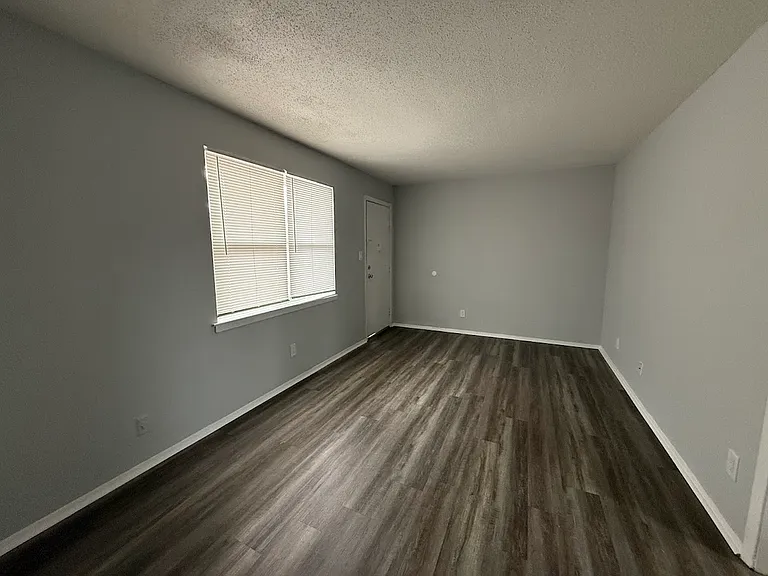 882 Crockett Pl #4 — Photo 1