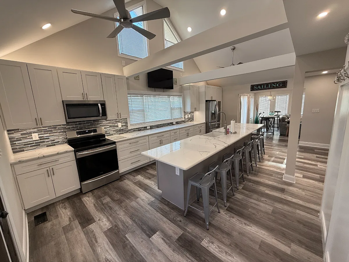 3 bed, 2.5 bath, 2100 sqft, $2,200 — Photo 1