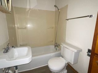 Pleasant St, Waterloo, IA 50702