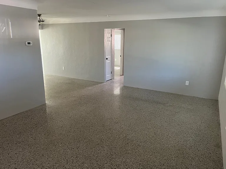428 90th Ave — Photo 7