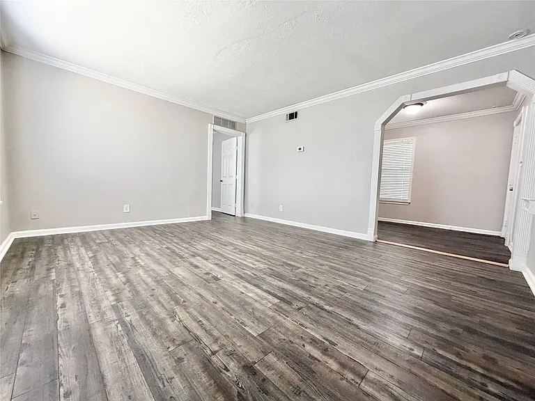 218 W 15th St #L — Photo 9