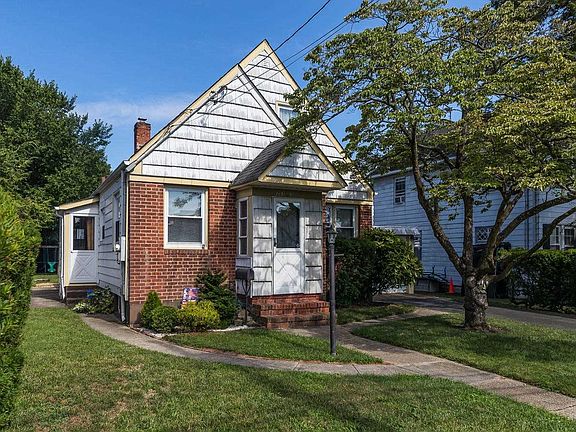 3rd image of 2303 Westlake Ct