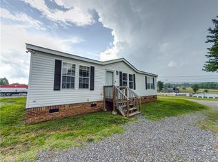 3084 Old Us Highway 52 S, Pilot Mountain, NC 27041