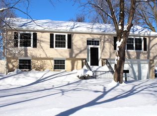 4403 Blackhawk Ln, Lisle, IL 60532