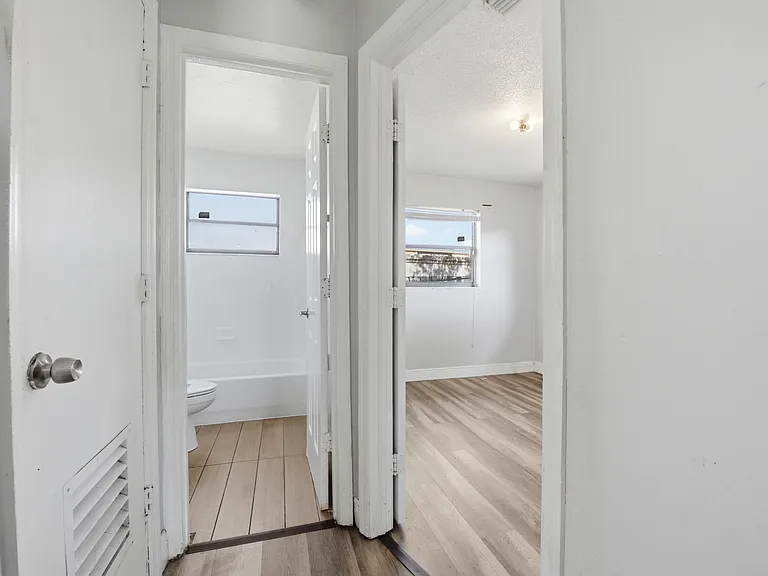 2001 A E Isaacs Ave #2007 — Photo 20
