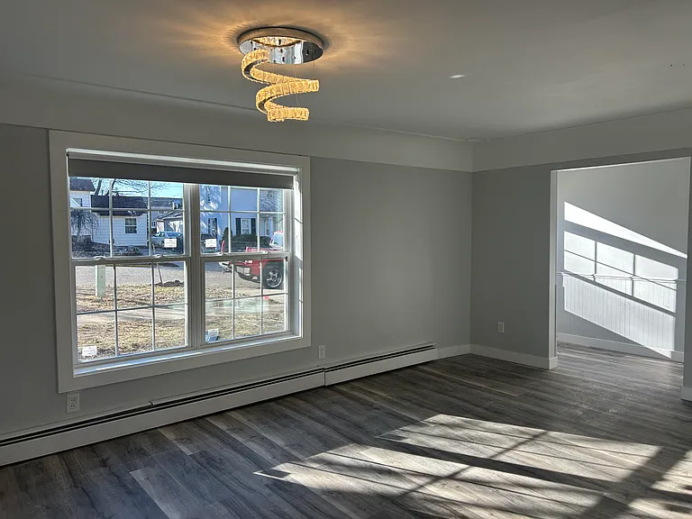 310 N Warren Ave — Photo 6