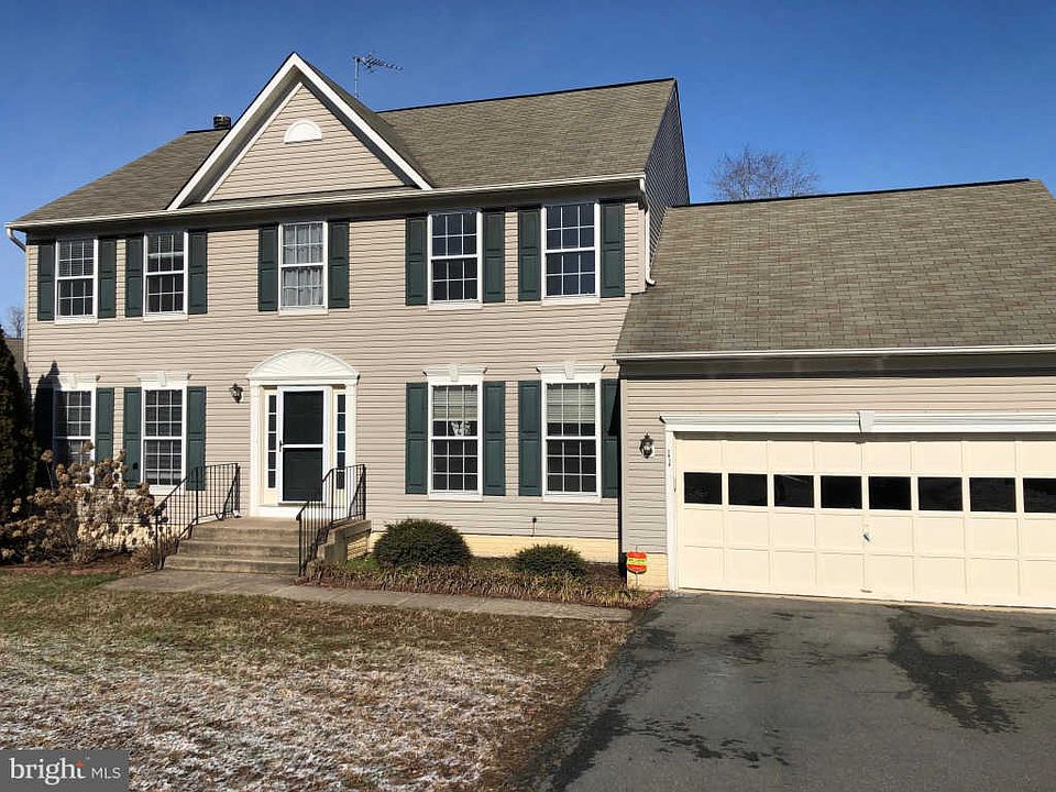 1st image of 11 Saint Marks Ct
