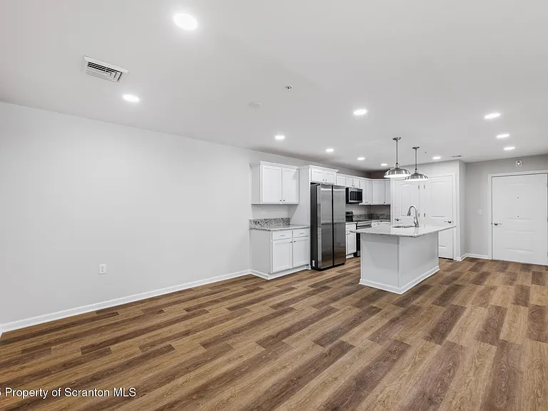 25-36 Zackery Way — Photo 7