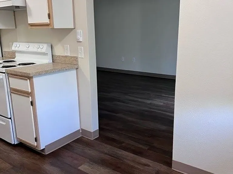 154-Sandy Dr Apts — Photo 28