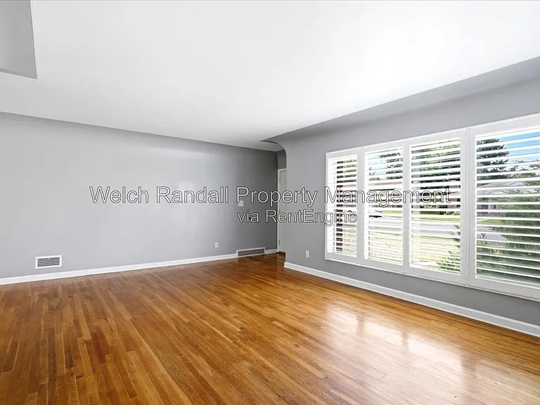 425 E Center St — Photo 5