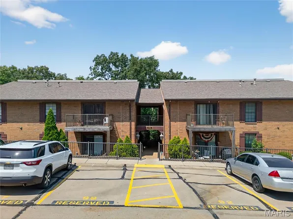 5581 Baronridge Dr APT 4, Saint Louis, MO 63129