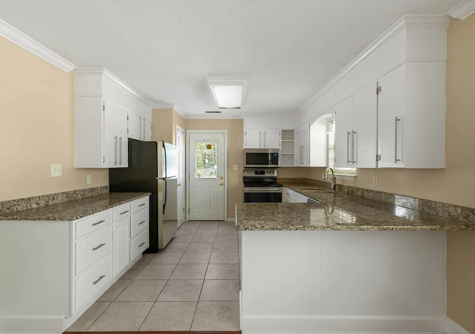 3 Bedroom 2.5 Bath House — Photo 3
