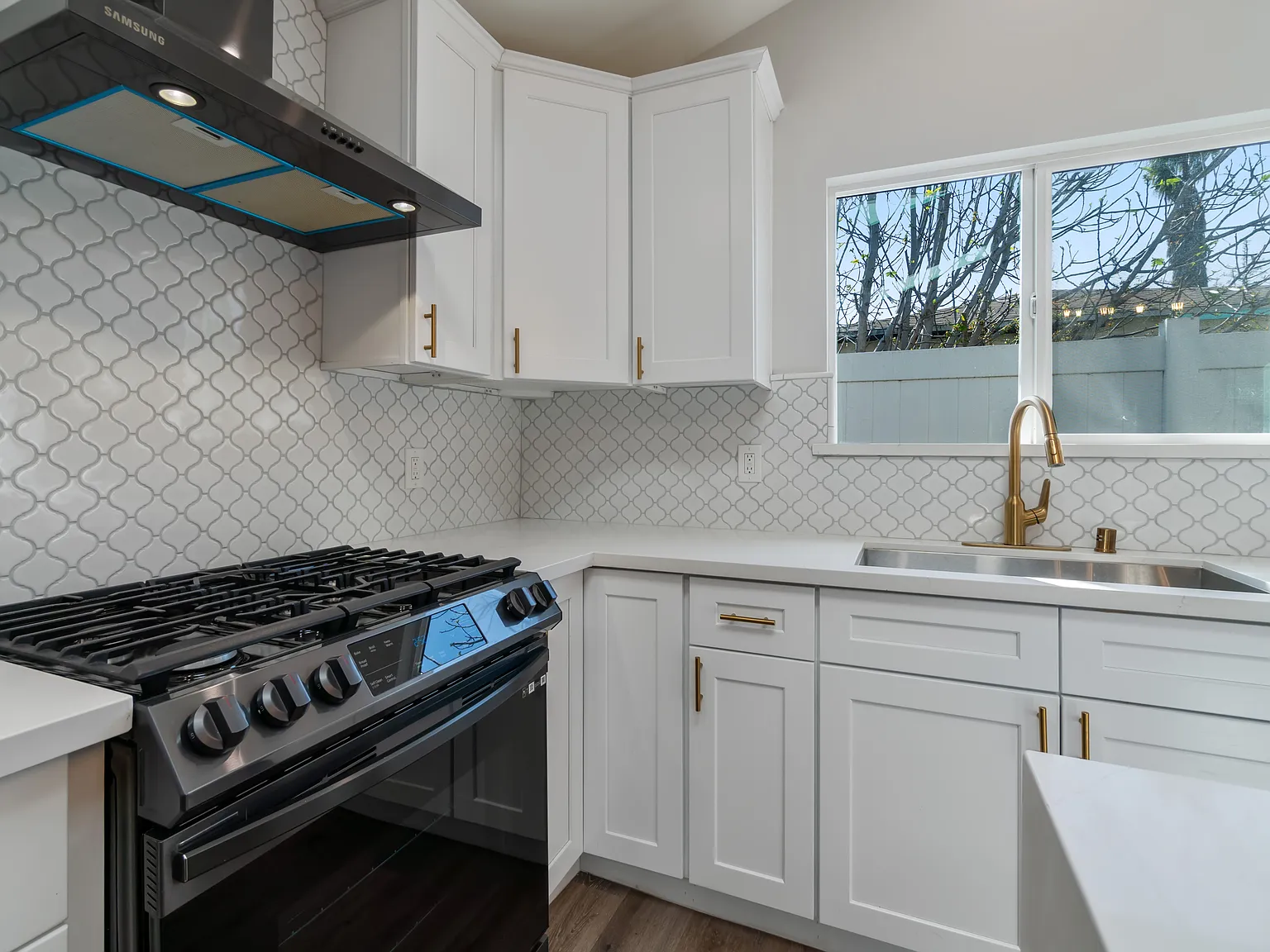 6907 Oakdale Ave — Photo 2