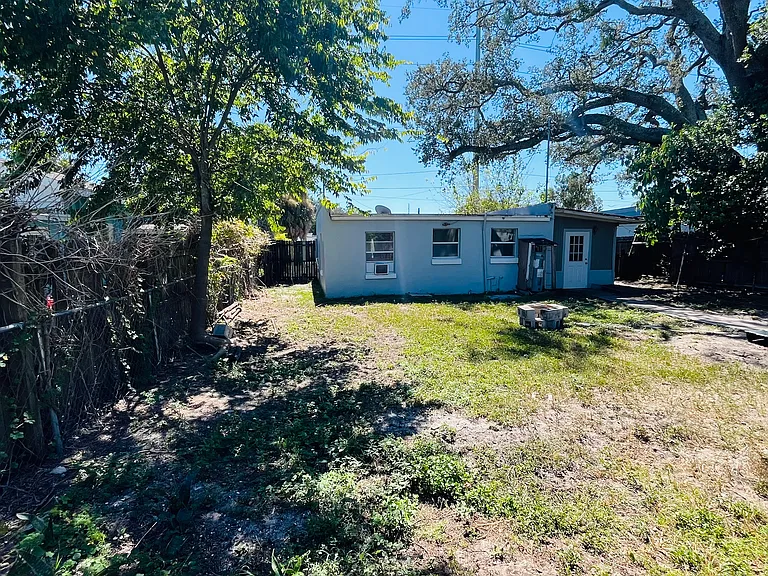 920 E Seneca Ave — Photo 8