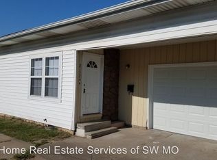 2132 E Bennett St, Springfield, MO 65804