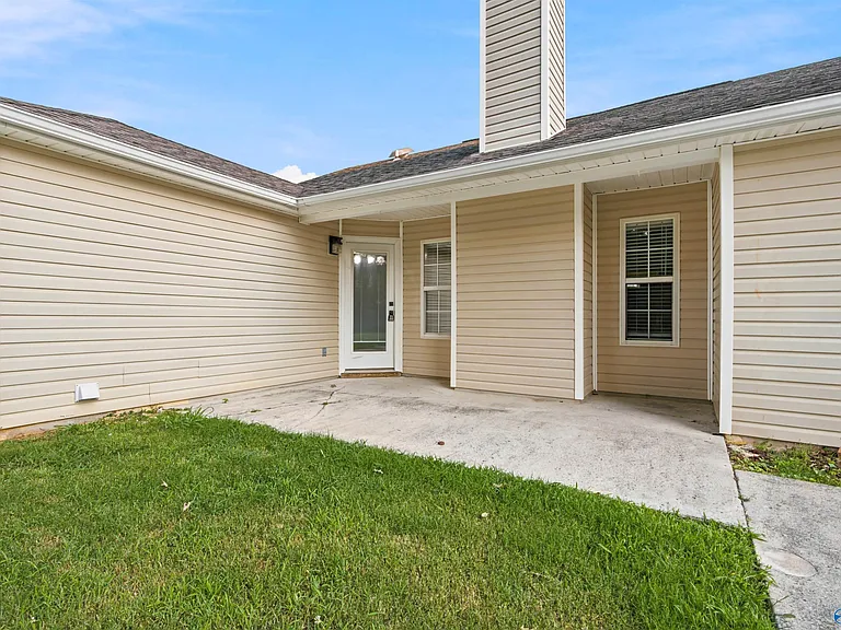 2524 Clovis Rd SW — Photo 2