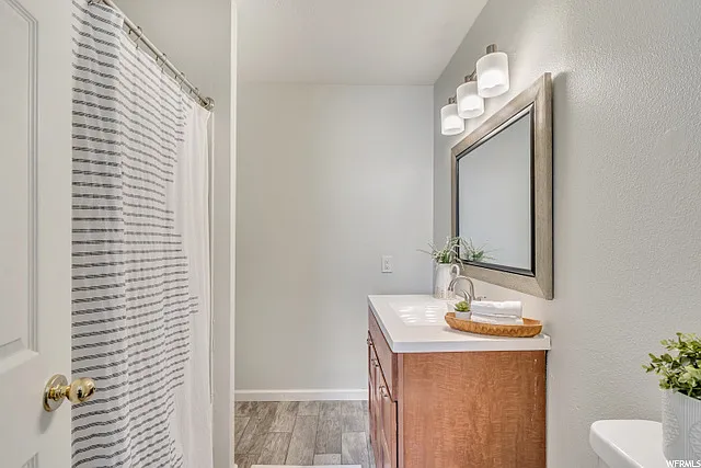 475 N Redwood Rd #12 — Photo 13