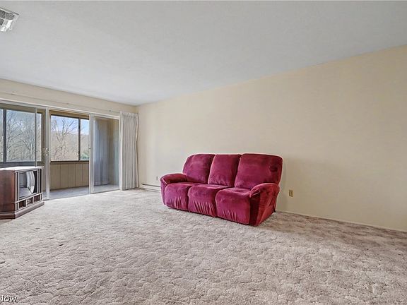 3rd image of 3064 Kent Rd APT 403