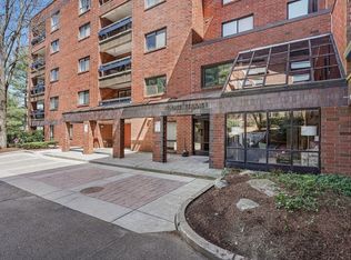 4 Summit Dr APT 204, Reading, MA 01867