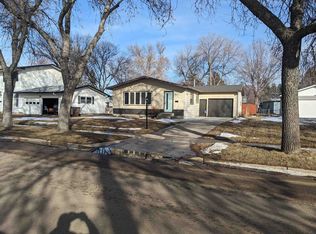 1817 10th St SW, Minot, ND 58701