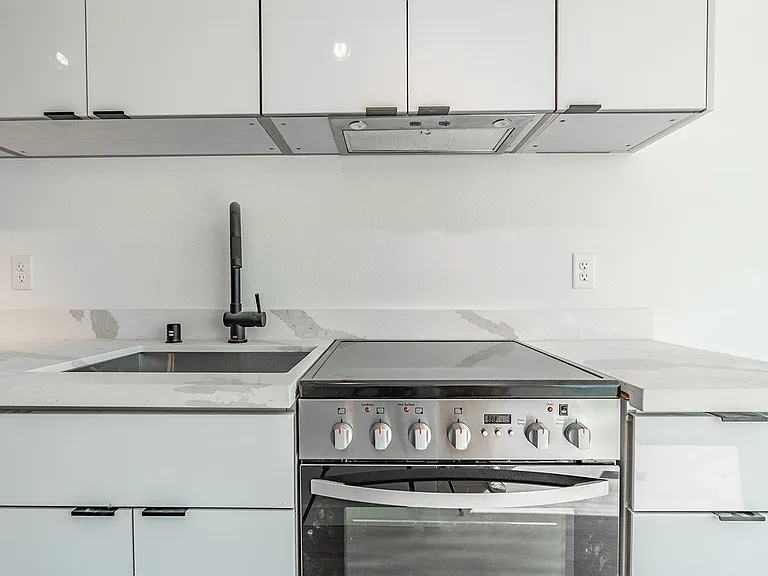 Beautiful Brand New Boutique Apartment Community — Photo 19