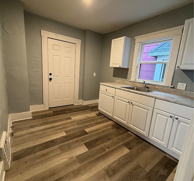 2nd image of 1332 Highbrook St
