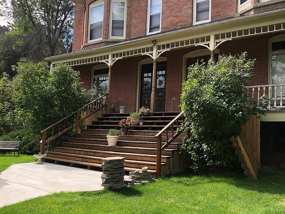 Front of the eight plex. Apartment is on the second floor. Parking is in the back.