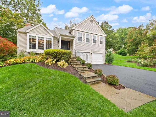 8923 Triple Ridge Rd, Fairfax Station, VA 22039